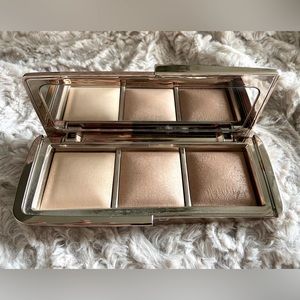 HOURGLASS
Ambient Lighting Palette
